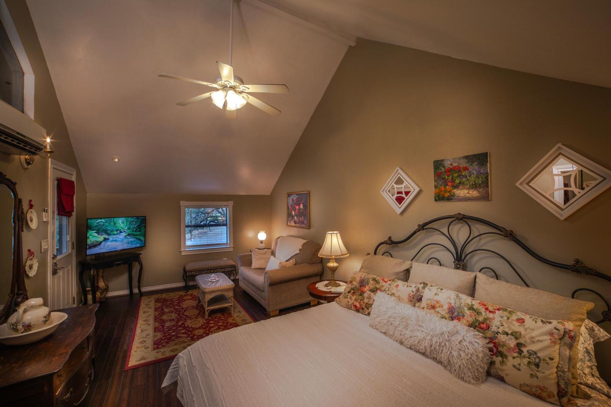 Bed And Breakfast On White Rock Creek Waco Bagian luar foto