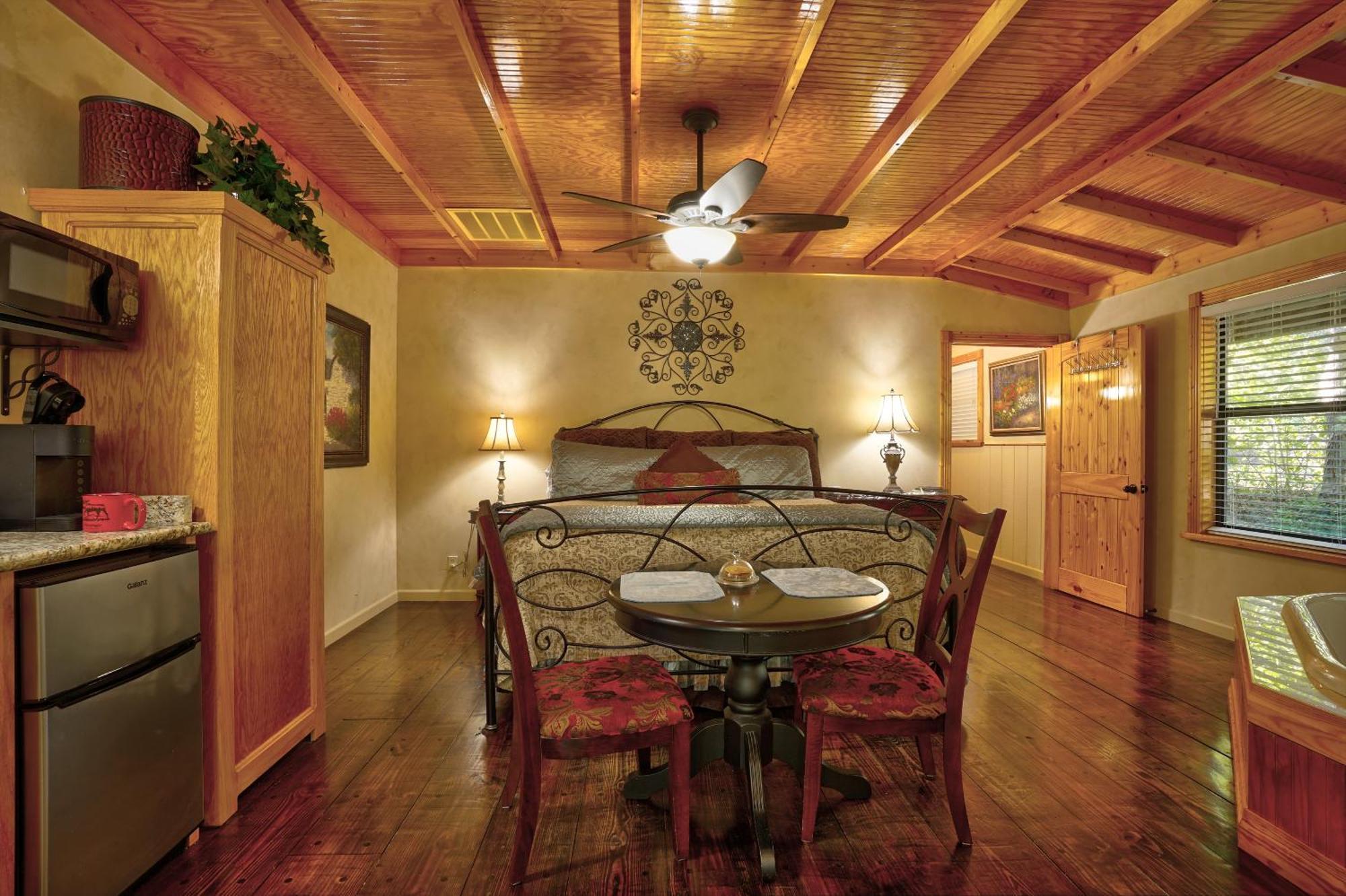 Bed And Breakfast On White Rock Creek Waco Bagian luar foto